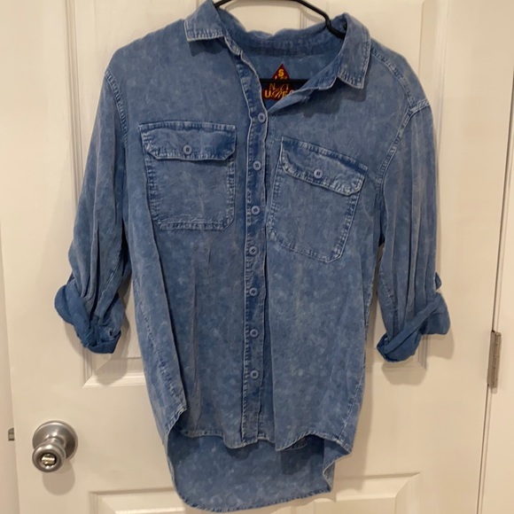 Tops - ACID WASH CORDUROY BUTTON UP✨